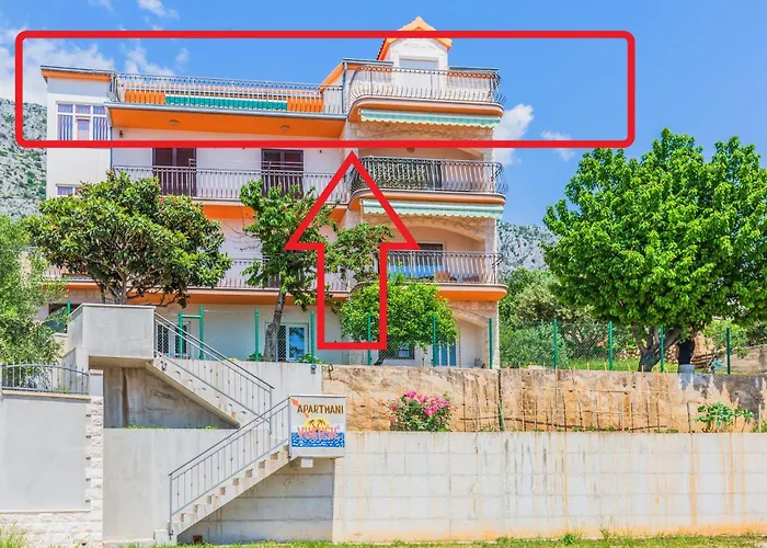 2 X Top Floor Modern Family Apartments