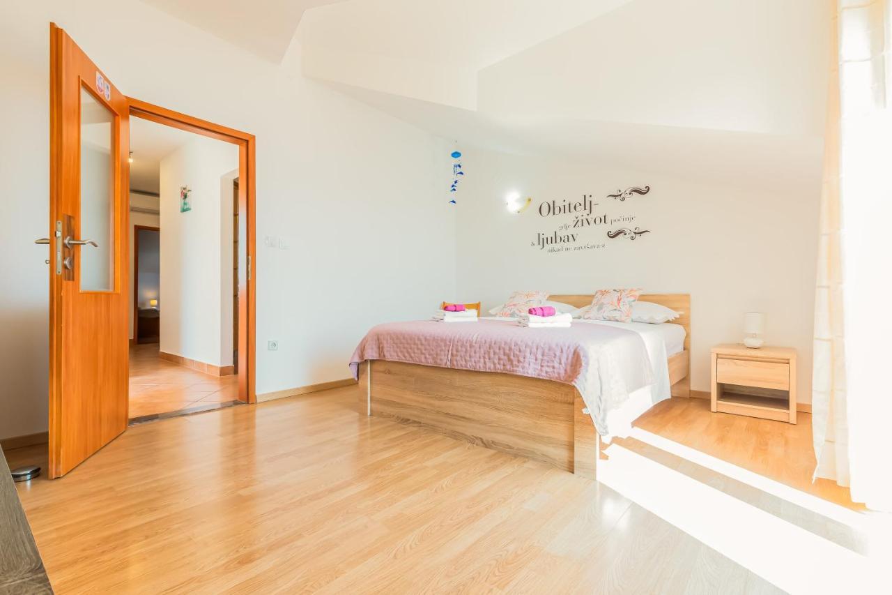 2 X Floor Modern Family Apartment *